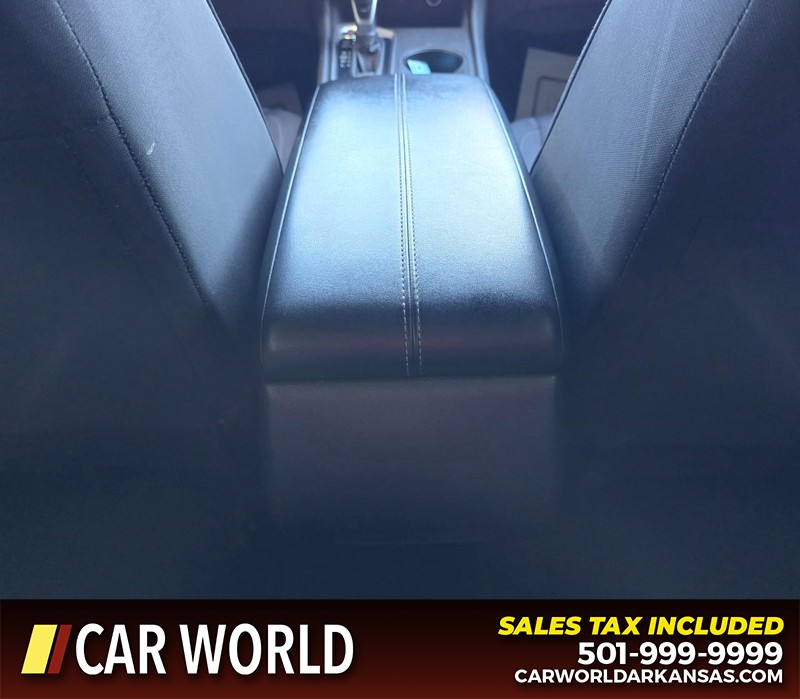 Nissan Altima Vehicle Full-screen Gallery Image 19