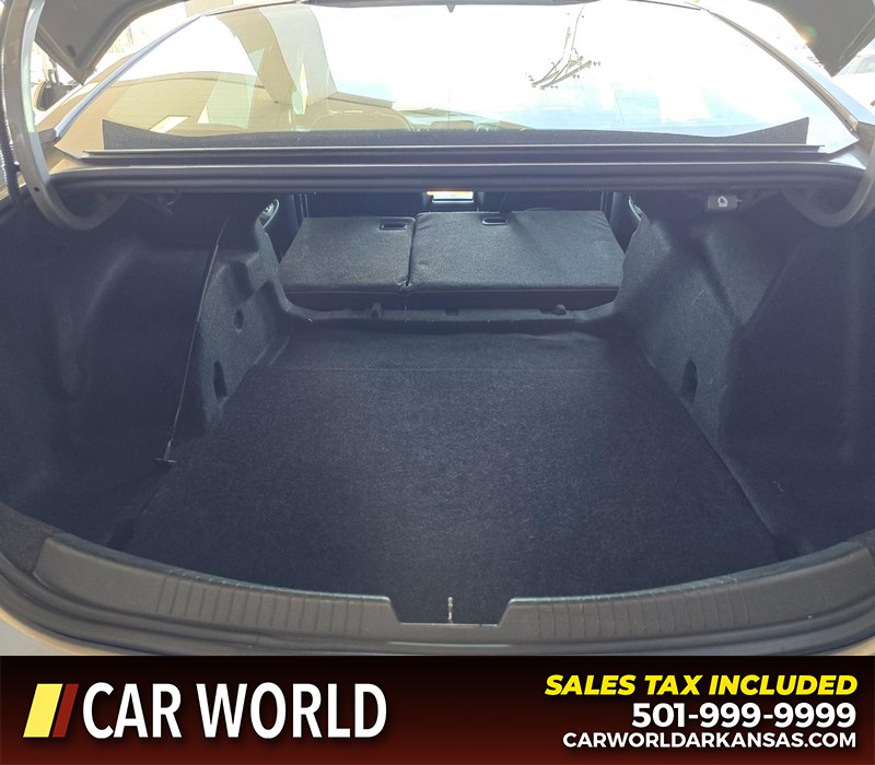 Chevrolet Malibu Vehicle Full-screen Gallery Image 14