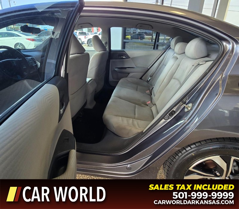 Honda Accord Sedan Vehicle Full-screen Gallery Image 11