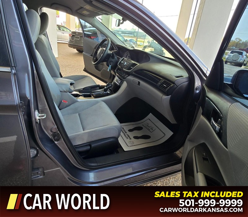 Honda Accord Sedan Vehicle Full-screen Gallery Image 12