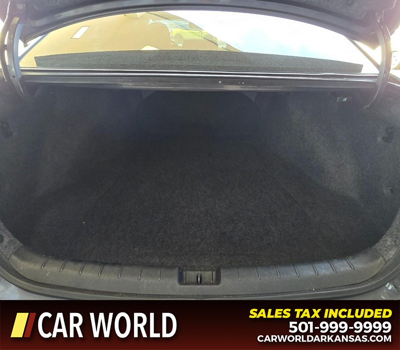 Honda Accord Sedan Vehicle Full-screen Gallery Image 14