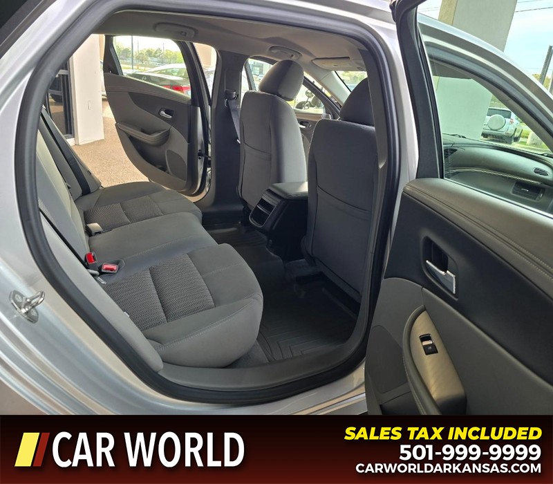 Chevrolet Impala Vehicle Full-screen Gallery Image 12