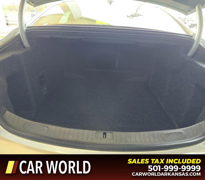 Chevrolet Impala Vehicle Full-screen Gallery Image 13