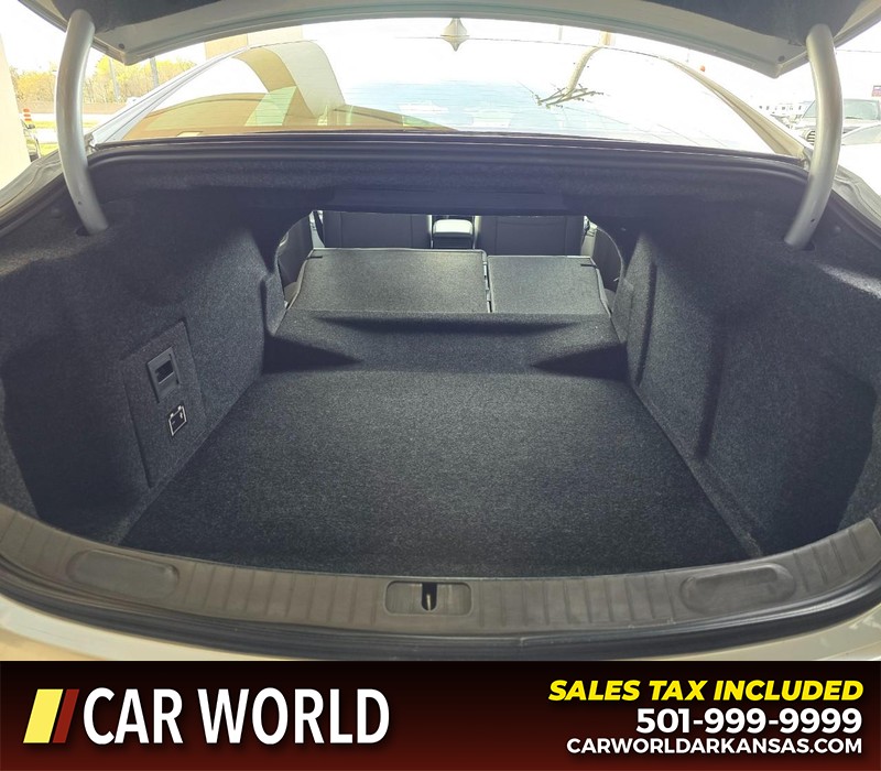 Chevrolet Impala Vehicle Full-screen Gallery Image 14