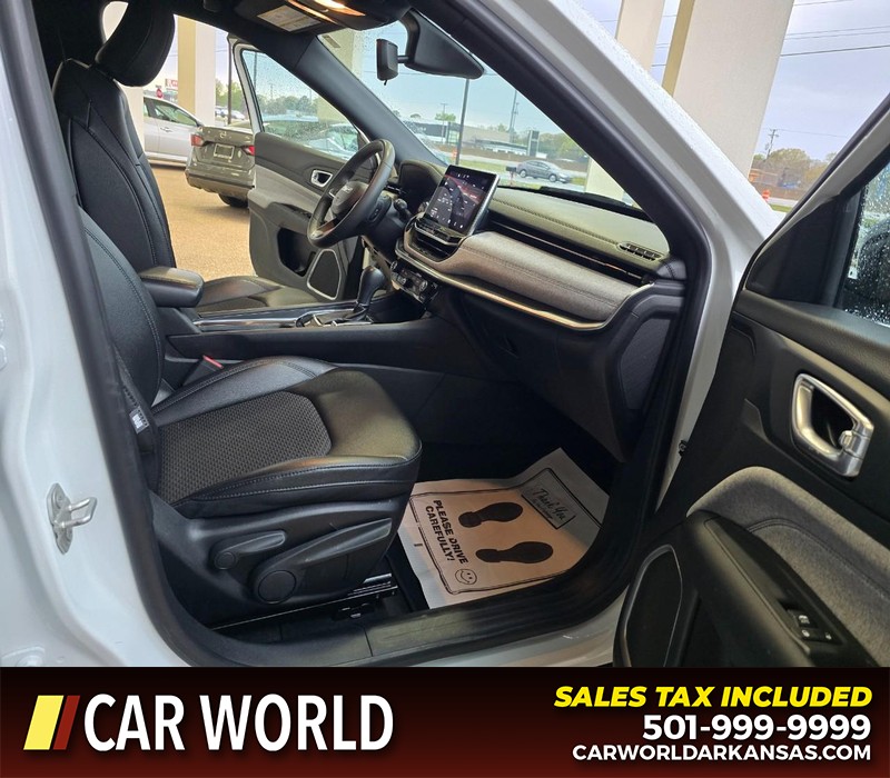 Jeep Compass Vehicle Full-screen Gallery Image 11