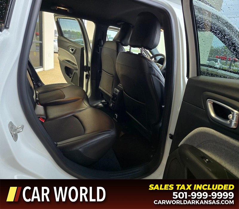 Jeep Compass Vehicle Full-screen Gallery Image 12