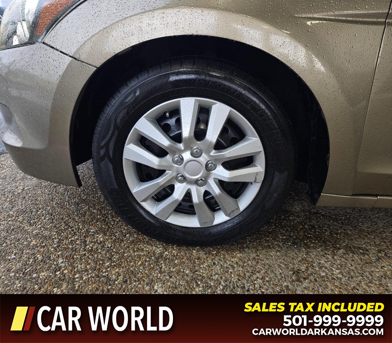 Honda Accord Sedan Vehicle Full-screen Gallery Image 6