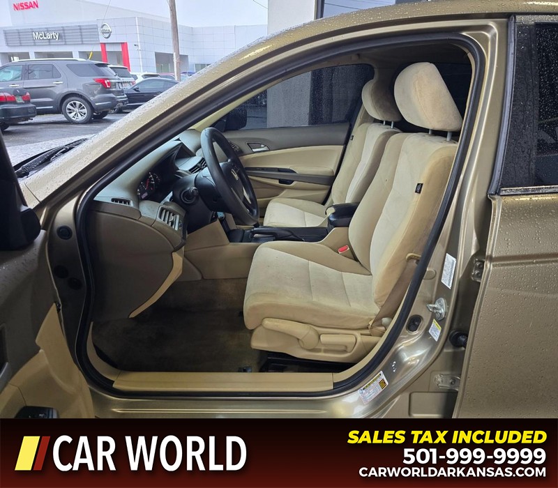 Honda Accord Sedan Vehicle Full-screen Gallery Image 8