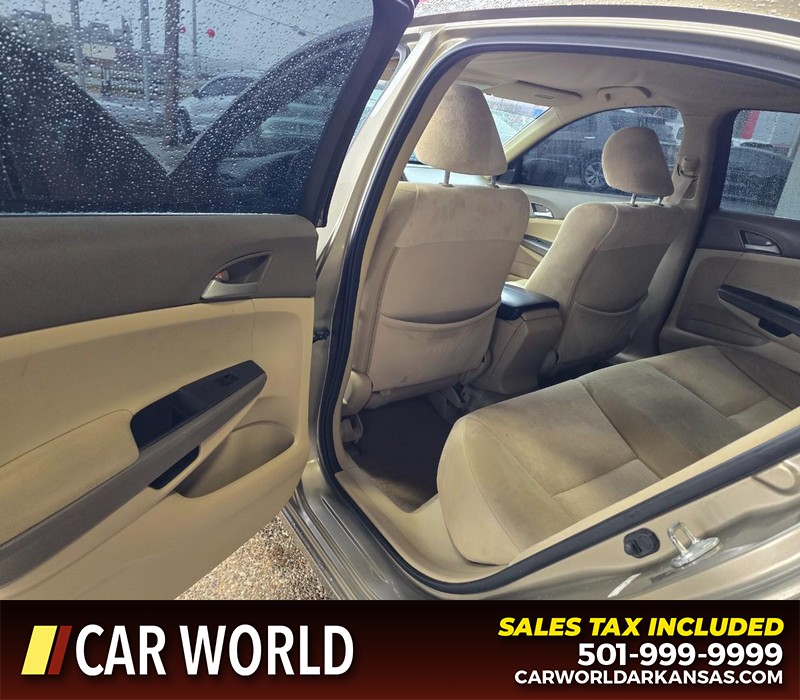 Honda Accord Sedan Vehicle Full-screen Gallery Image 9