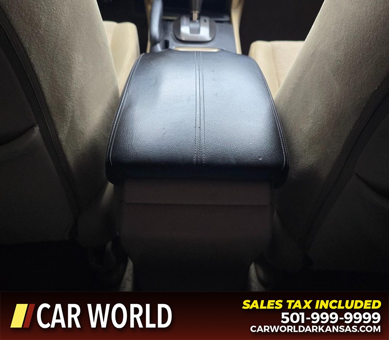 Honda Accord Sedan Vehicle Full-screen Gallery Image 18