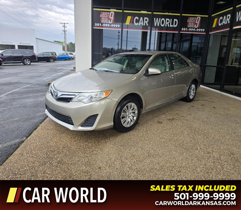 Toyota Camry Vehicle Full-screen Gallery Image 3