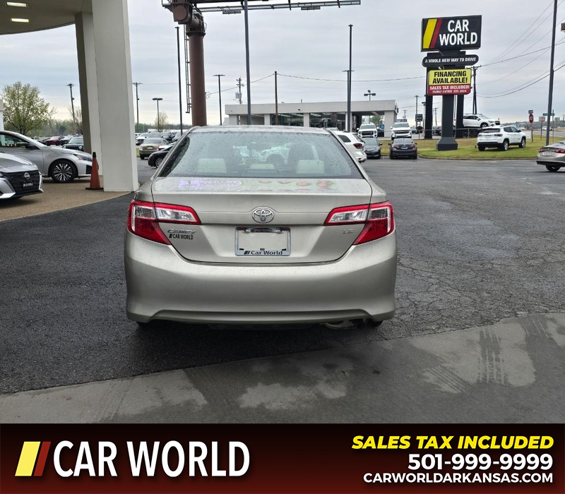 Toyota Camry Vehicle Full-screen Gallery Image 5