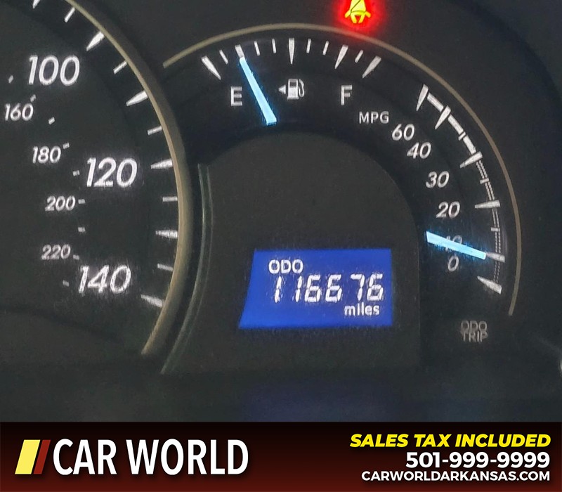 Toyota Camry Vehicle Full-screen Gallery Image 17