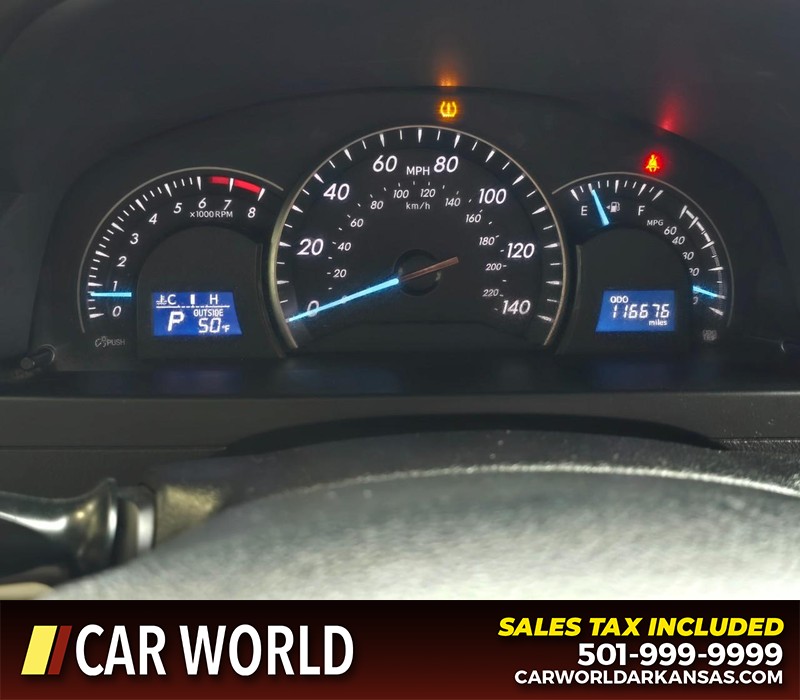 Toyota Camry Vehicle Full-screen Gallery Image 18