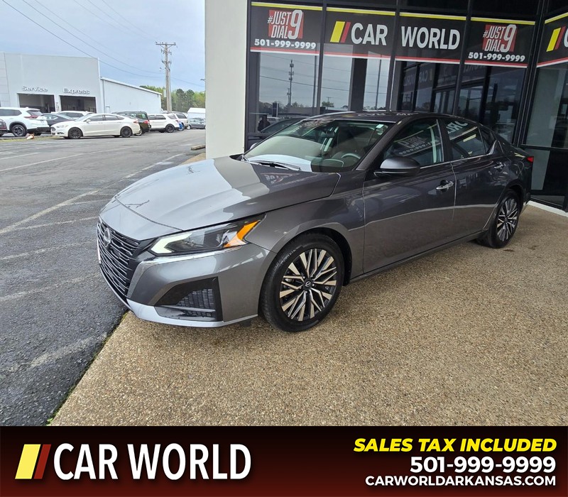 Nissan Altima Vehicle Full-screen Gallery Image 3