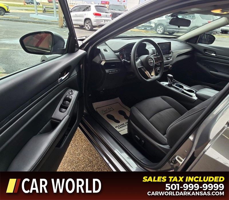 Nissan Altima Vehicle Full-screen Gallery Image 7