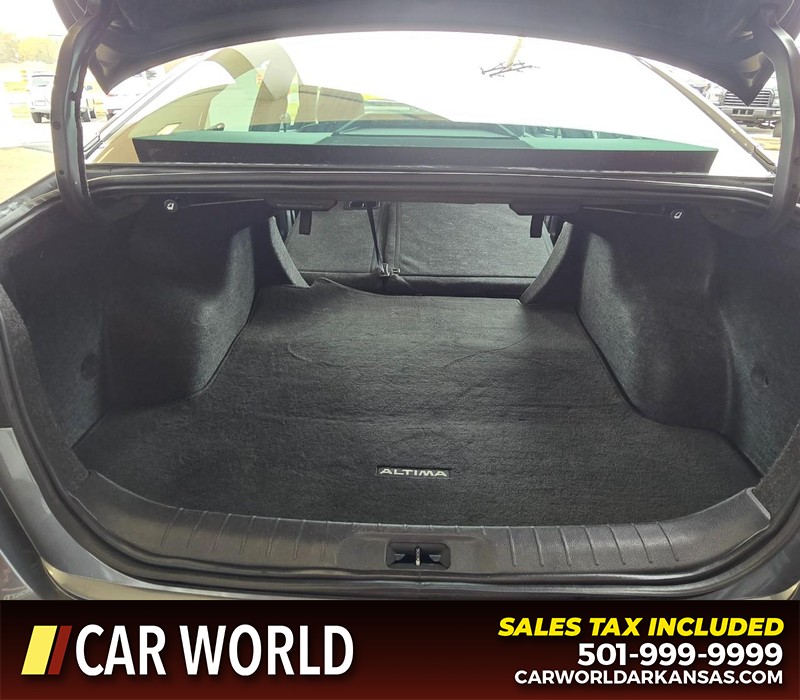 Nissan Altima Vehicle Full-screen Gallery Image 14