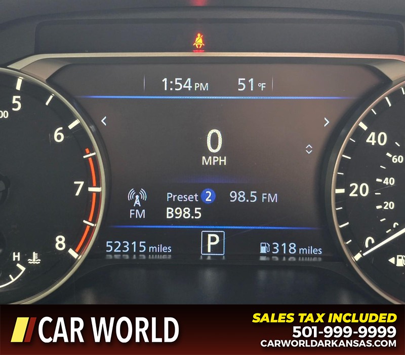 Nissan Altima Vehicle Full-screen Gallery Image 16