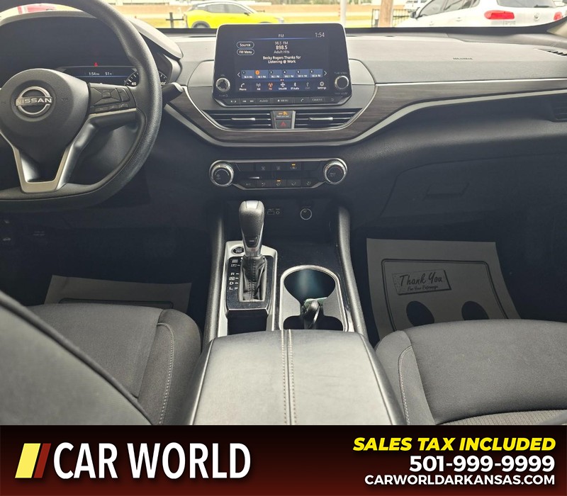 Nissan Altima Vehicle Full-screen Gallery Image 18