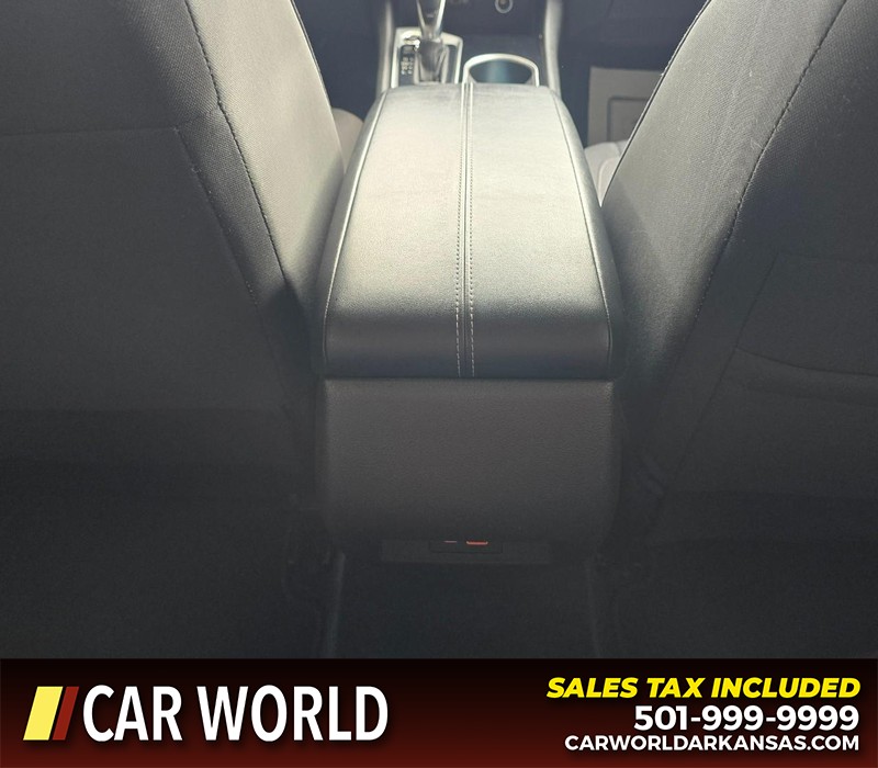 Nissan Altima Vehicle Full-screen Gallery Image 19