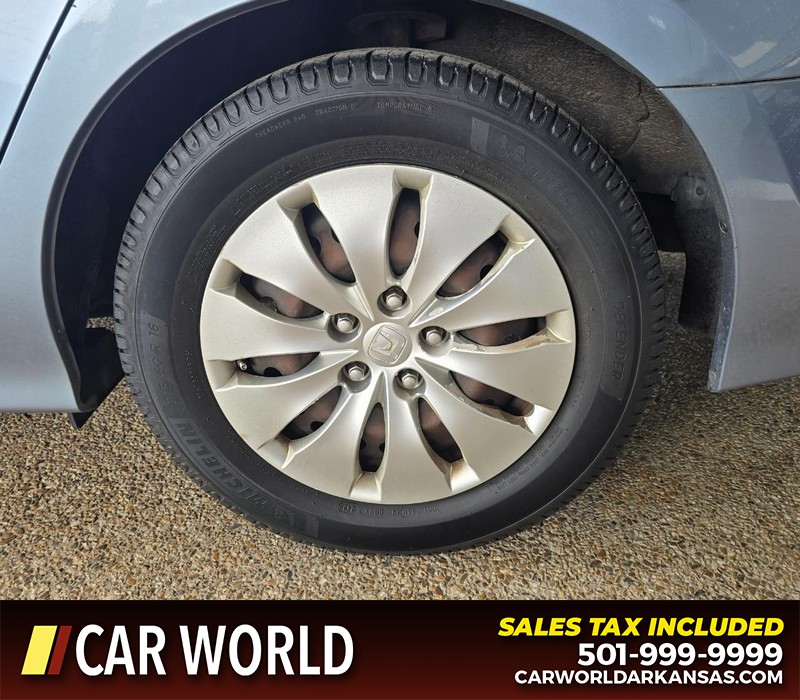 Honda Accord Sedan Vehicle Full-screen Gallery Image 6