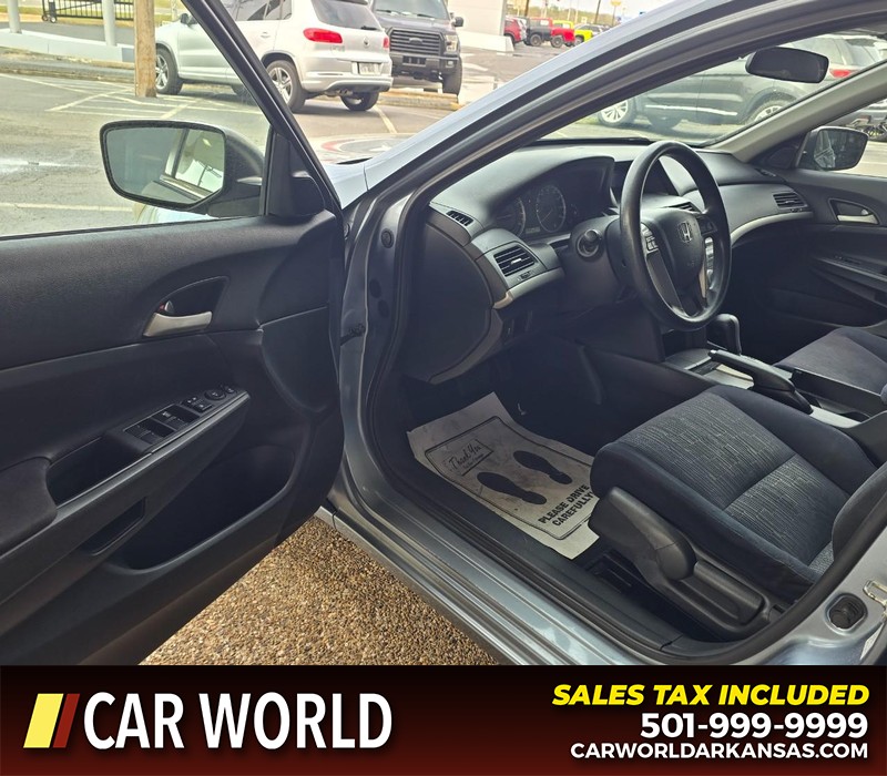 Honda Accord Sedan Vehicle Full-screen Gallery Image 7