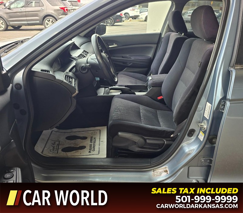 Honda Accord Sedan Vehicle Full-screen Gallery Image 8