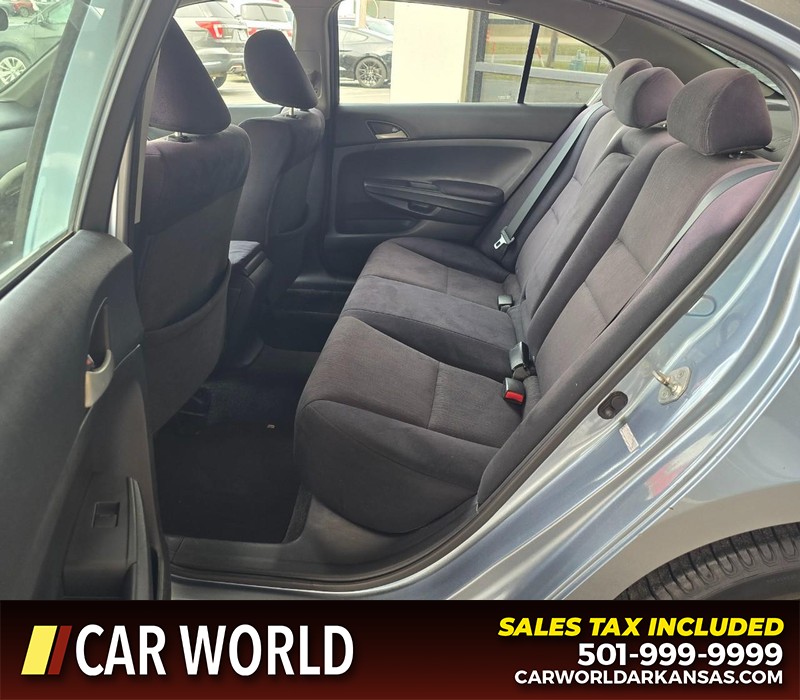 Honda Accord Sedan Vehicle Full-screen Gallery Image 10