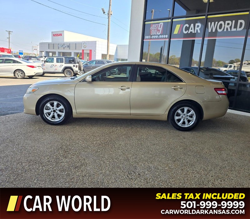 Toyota Camry Vehicle Full-screen Gallery Image 4