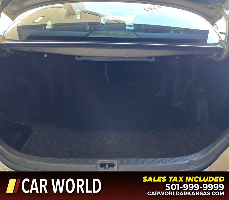 Toyota Camry Vehicle Full-screen Gallery Image 13