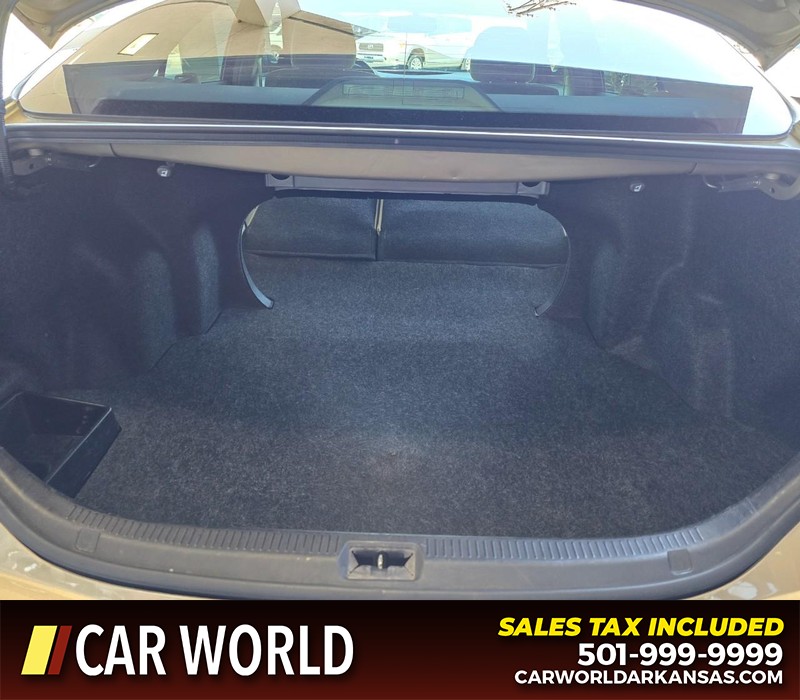 Toyota Camry Vehicle Full-screen Gallery Image 14