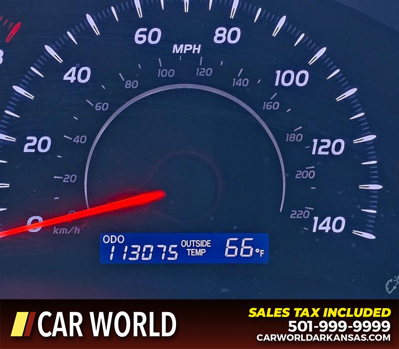 Toyota Camry Vehicle Full-screen Gallery Image 16