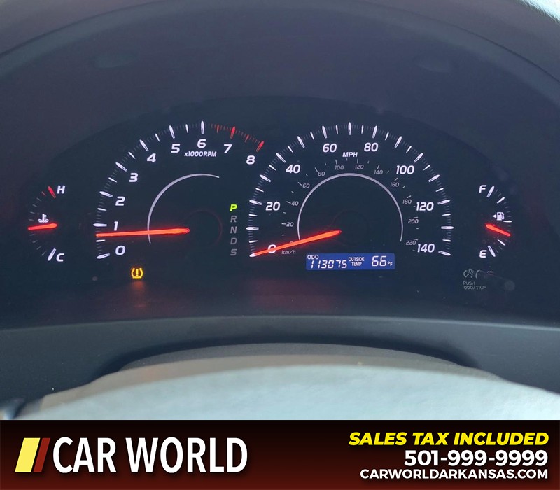 Toyota Camry Vehicle Full-screen Gallery Image 17