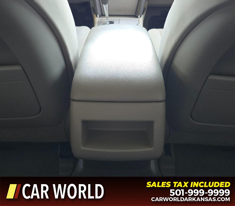 Toyota Camry Vehicle Full-screen Gallery Image 19