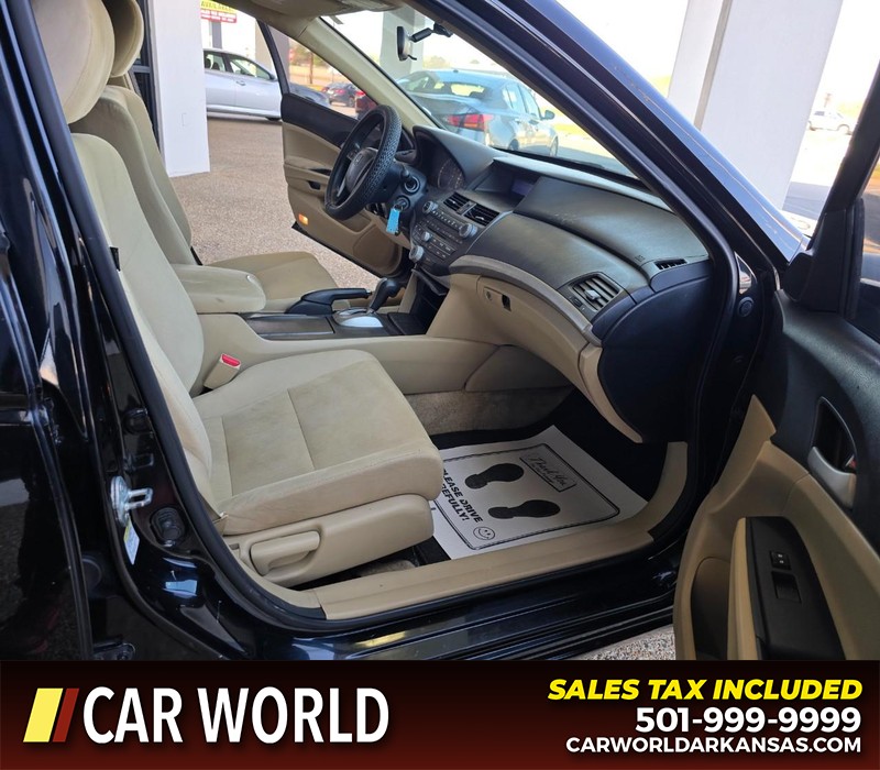 Honda Accord Sedan Vehicle Full-screen Gallery Image 11