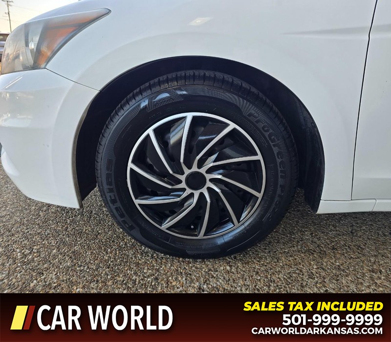 Honda Accord Sedan Vehicle Full-screen Gallery Image 6