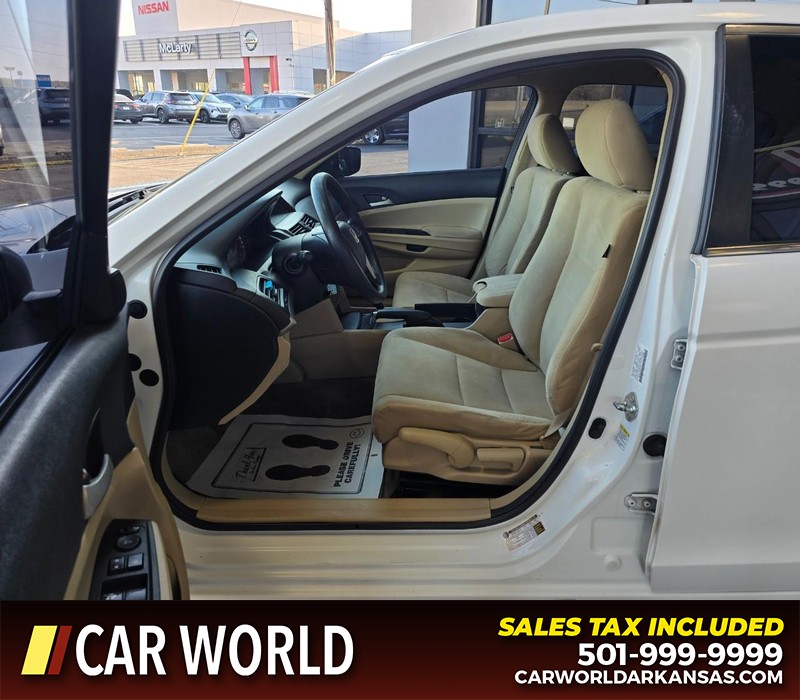 Honda Accord Sedan Vehicle Full-screen Gallery Image 8