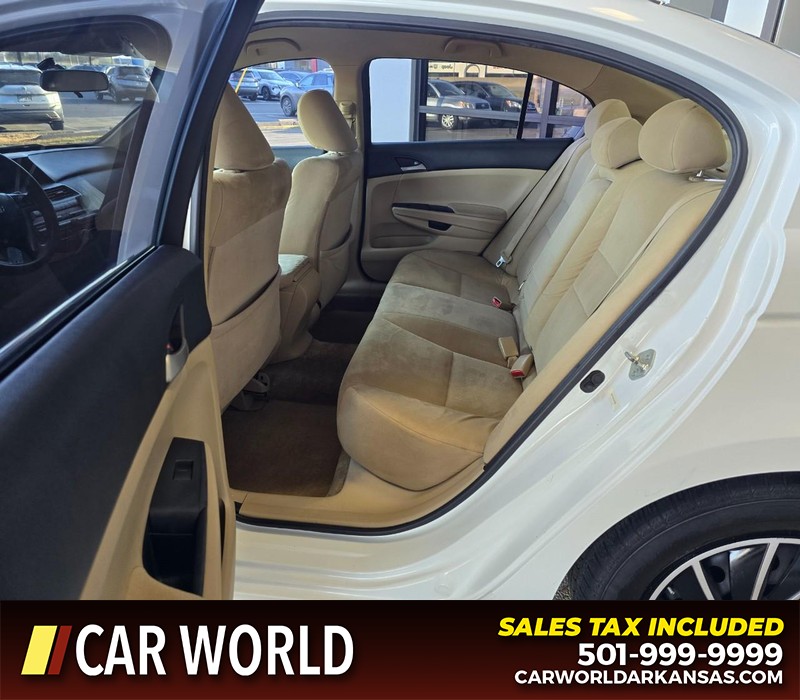 Honda Accord Sedan Vehicle Full-screen Gallery Image 10