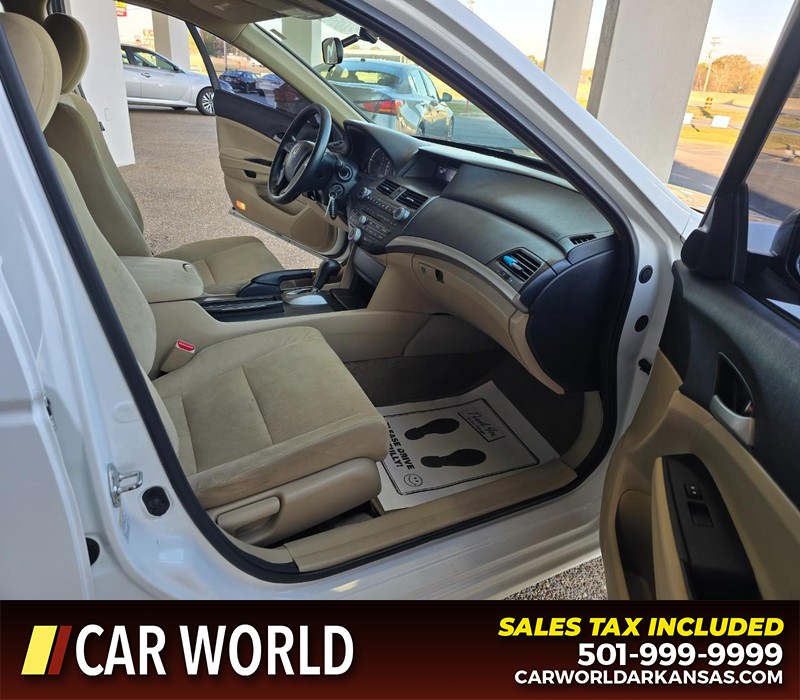 Honda Accord Sedan Vehicle Full-screen Gallery Image 11