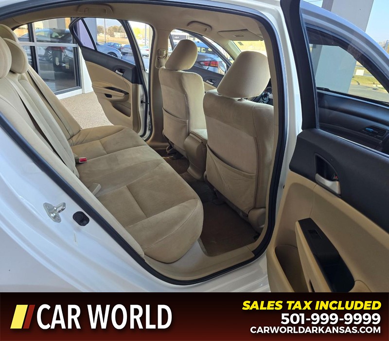 Honda Accord Sedan Vehicle Full-screen Gallery Image 12