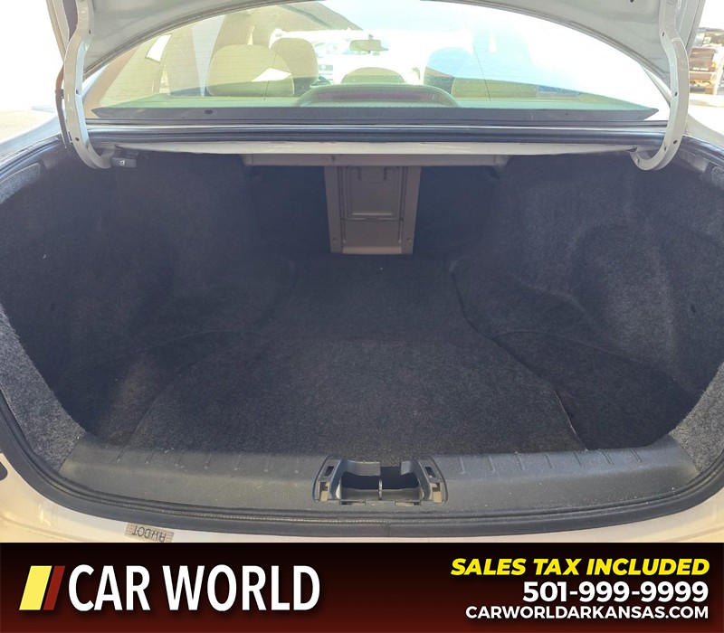 Honda Accord Sedan Vehicle Full-screen Gallery Image 13