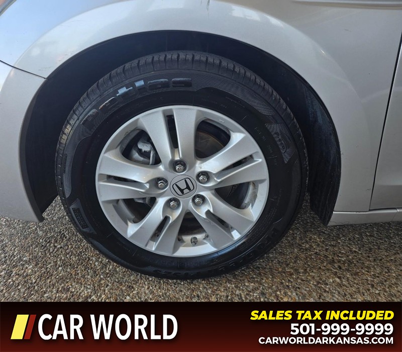 Honda Accord Sedan Vehicle Full-screen Gallery Image 6