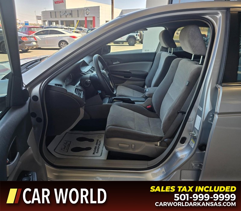 Honda Accord Sedan Vehicle Full-screen Gallery Image 8