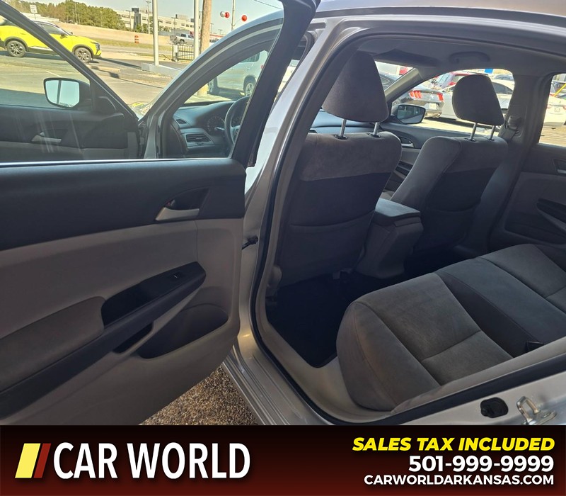 Honda Accord Sedan Vehicle Full-screen Gallery Image 9