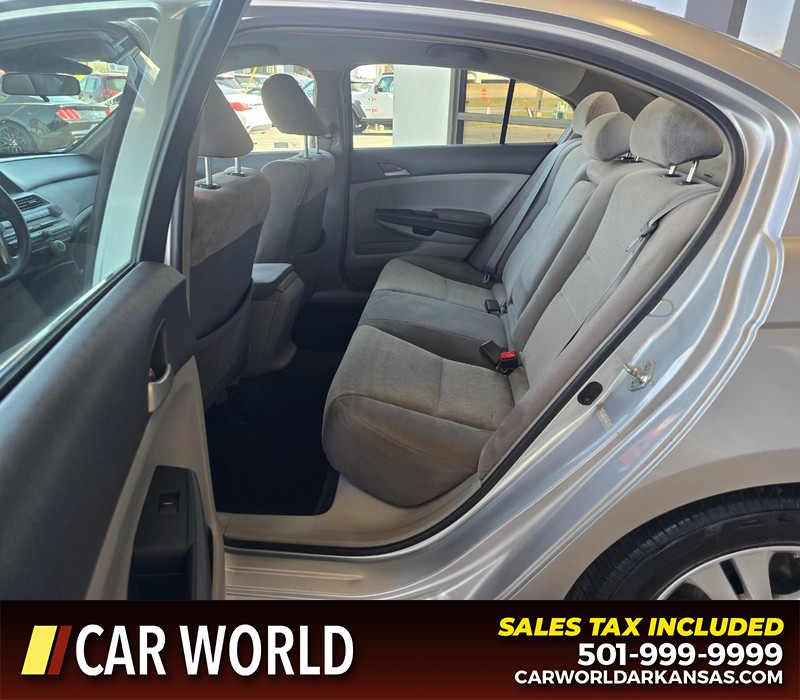 Honda Accord Sedan Vehicle Full-screen Gallery Image 10