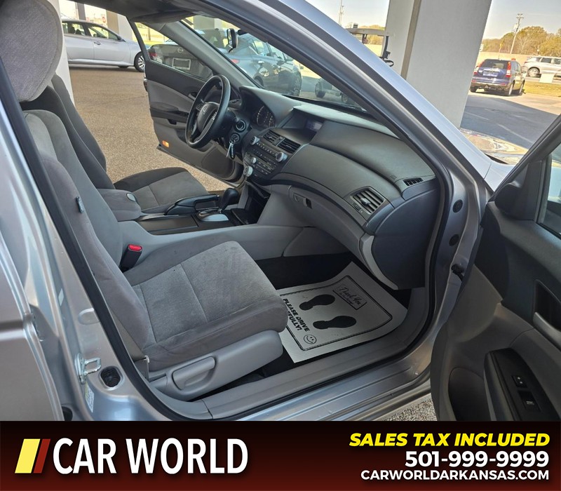 Honda Accord Sedan Vehicle Full-screen Gallery Image 11