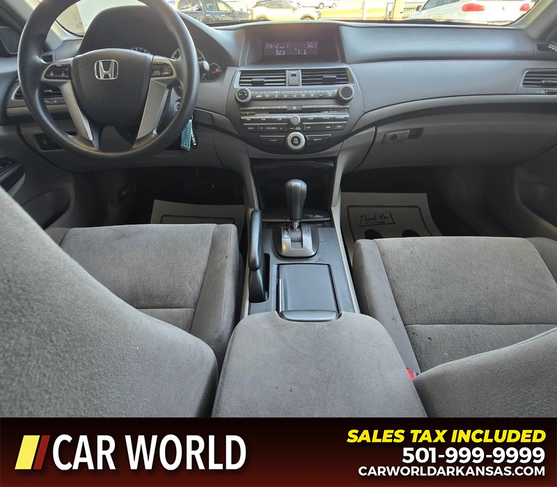 Honda Accord Sedan Vehicle Full-screen Gallery Image 17