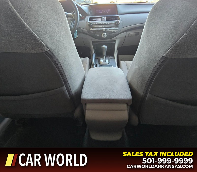 Honda Accord Sedan Vehicle Full-screen Gallery Image 18