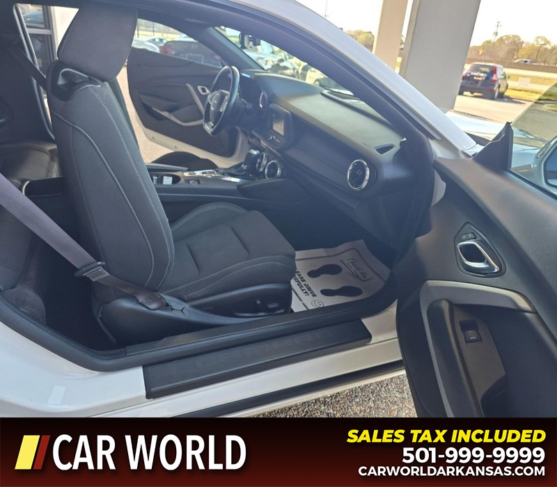 Chevrolet Camaro Vehicle Full-screen Gallery Image 10