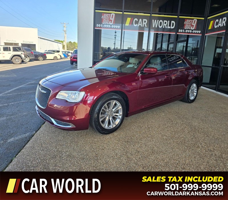 Chrysler 300 Vehicle Full-screen Gallery Image 3